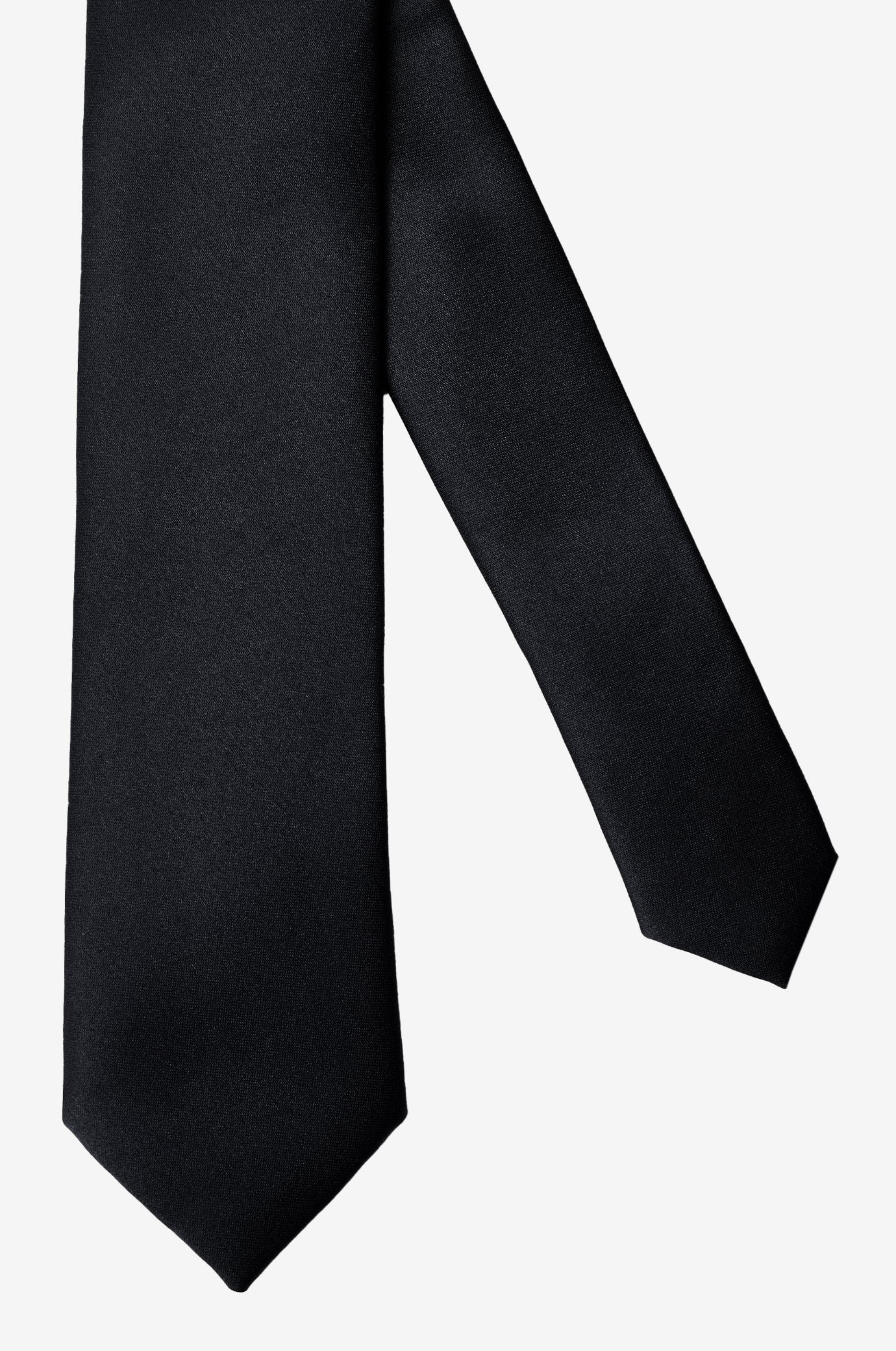 Narrow tie with structure