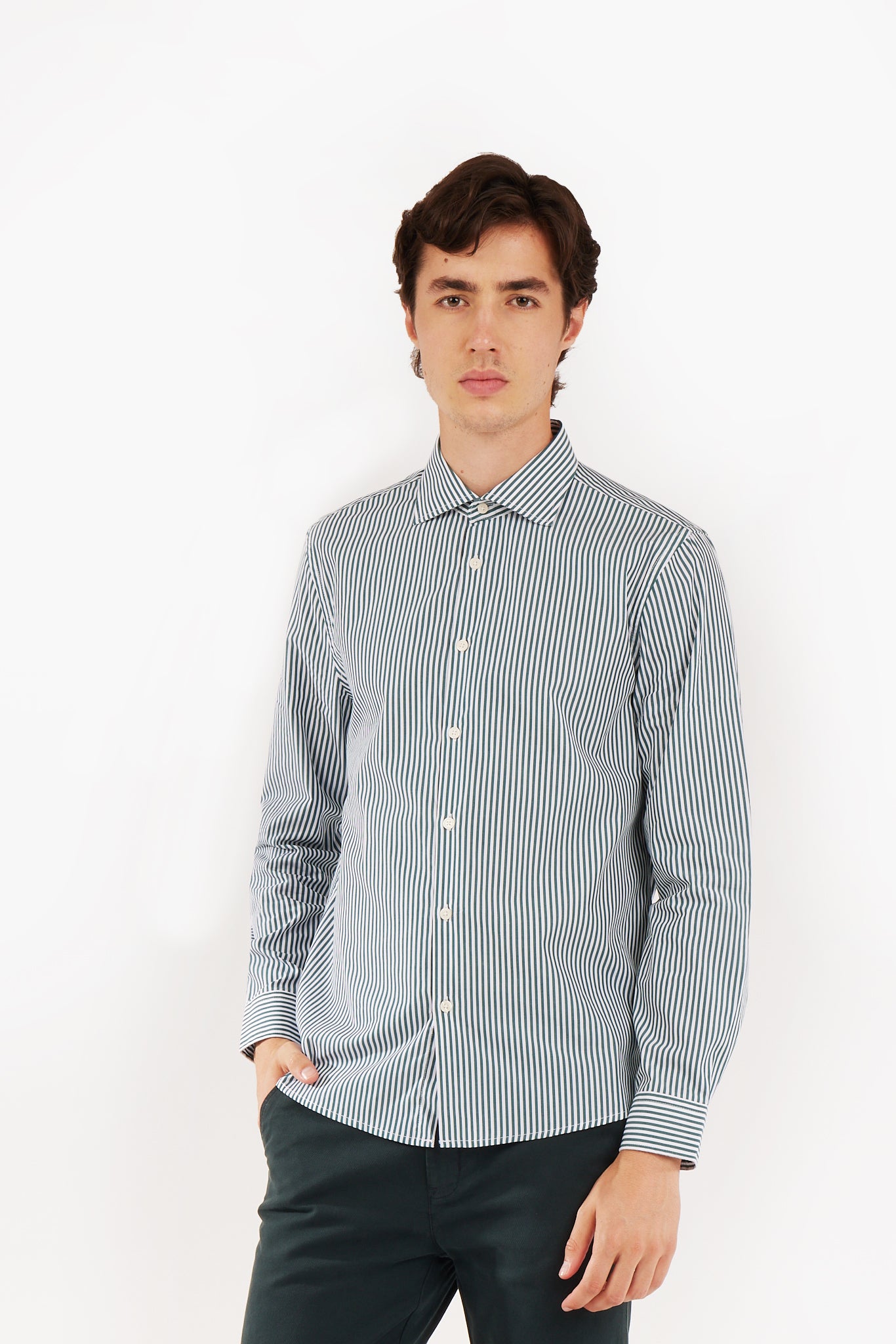 Camicia comfort fit a righe verticali sottili