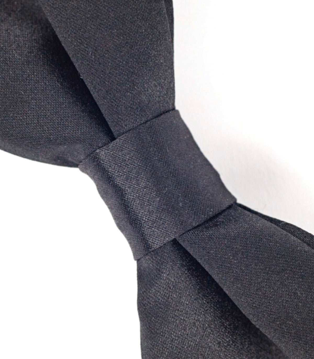 Bow tie with structure