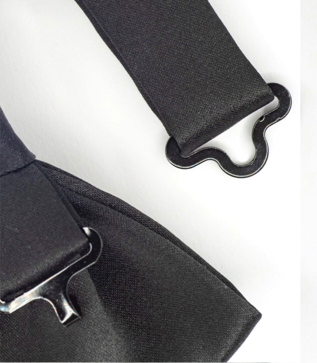 Bow tie with structure