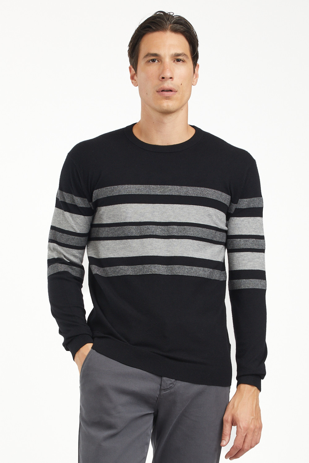 Pullover con dettagli a righe