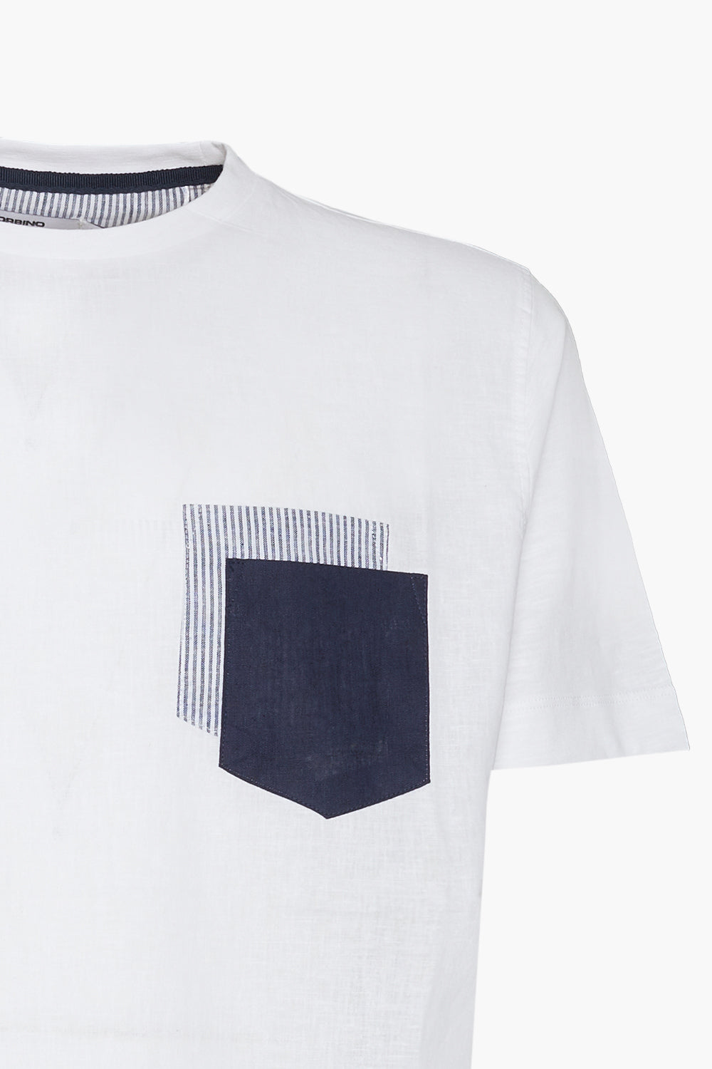 T-shirt con taschino misto lino