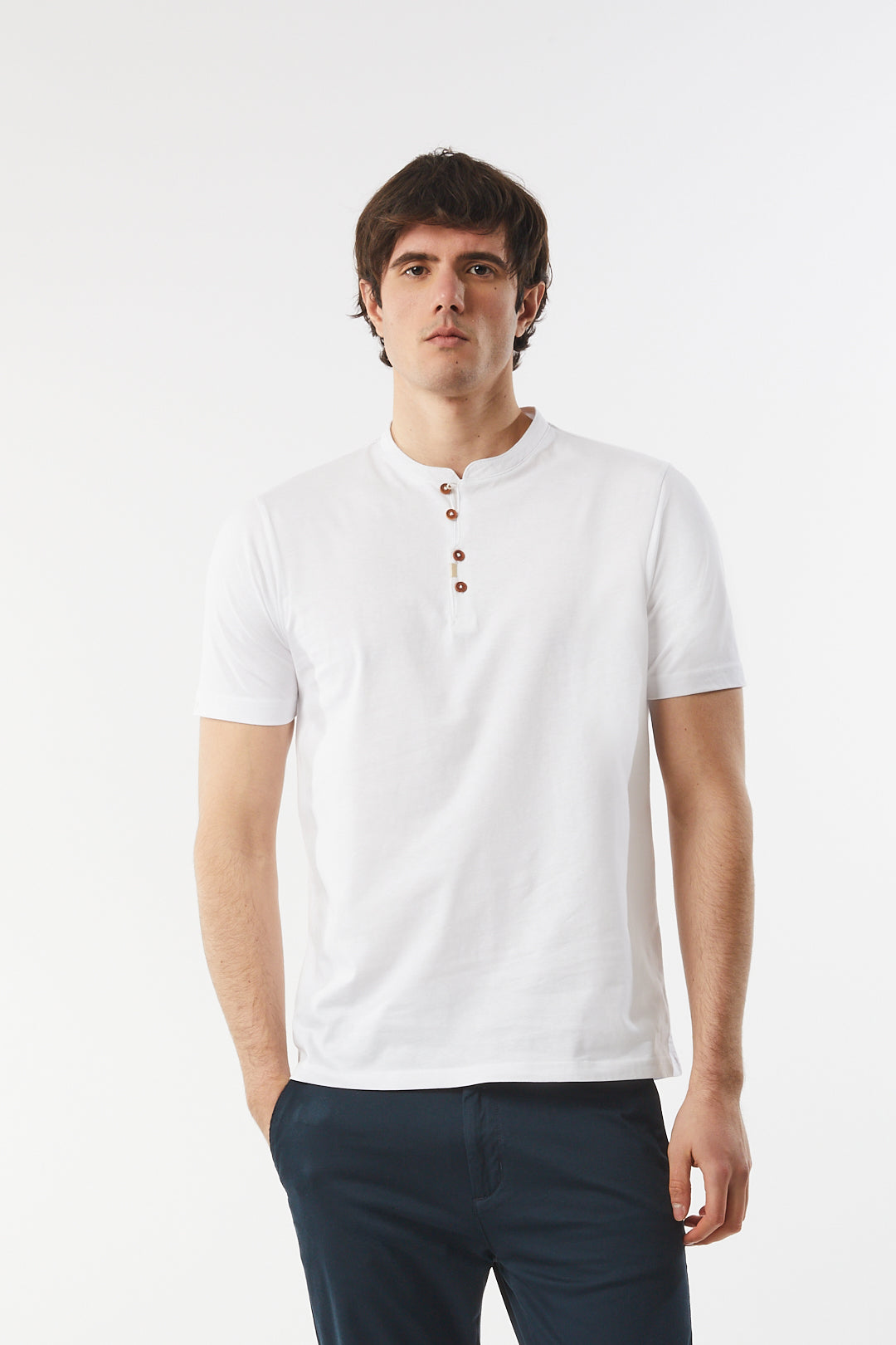 T-shirt serafino con dettagli