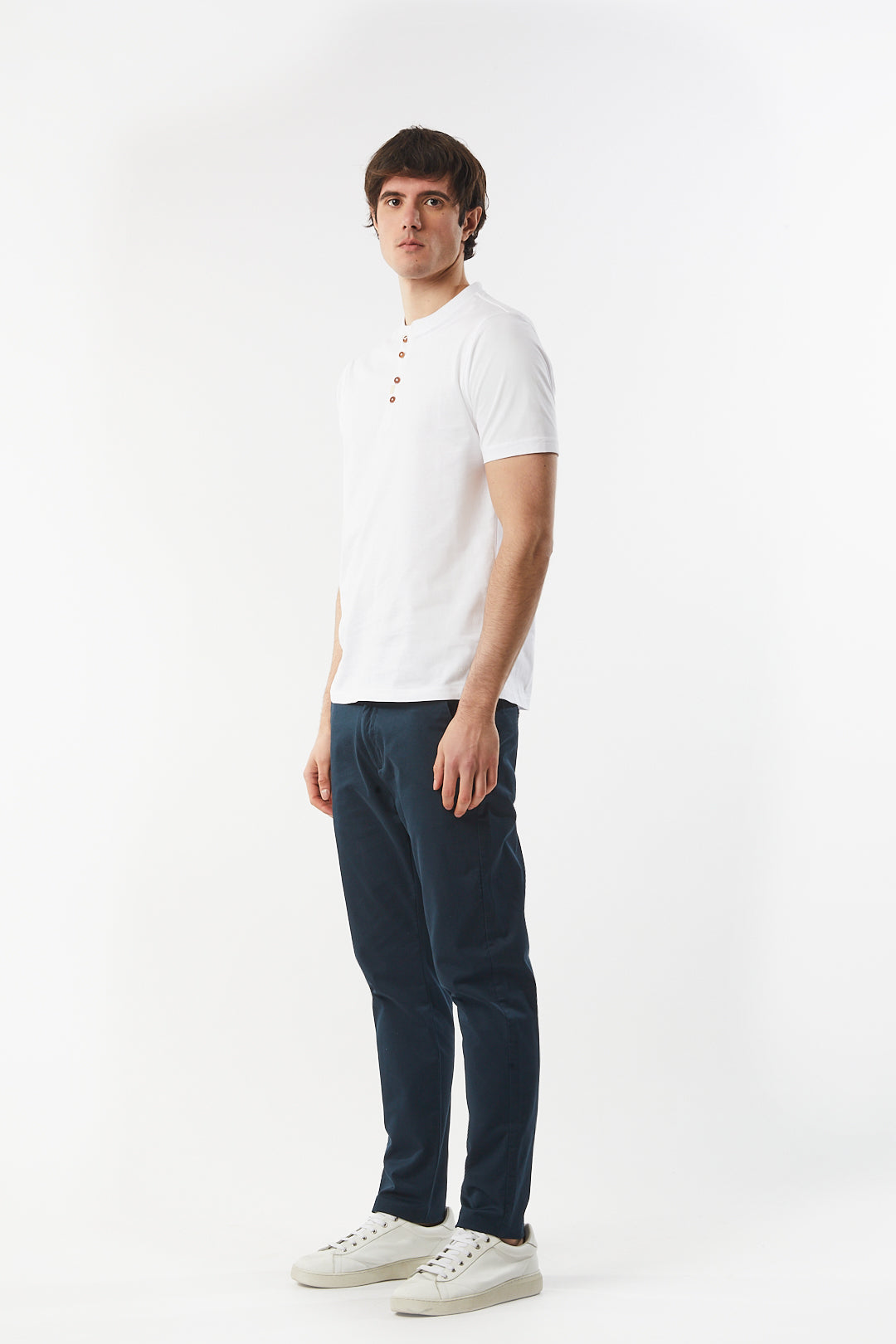 T-shirt serafino con dettagli
