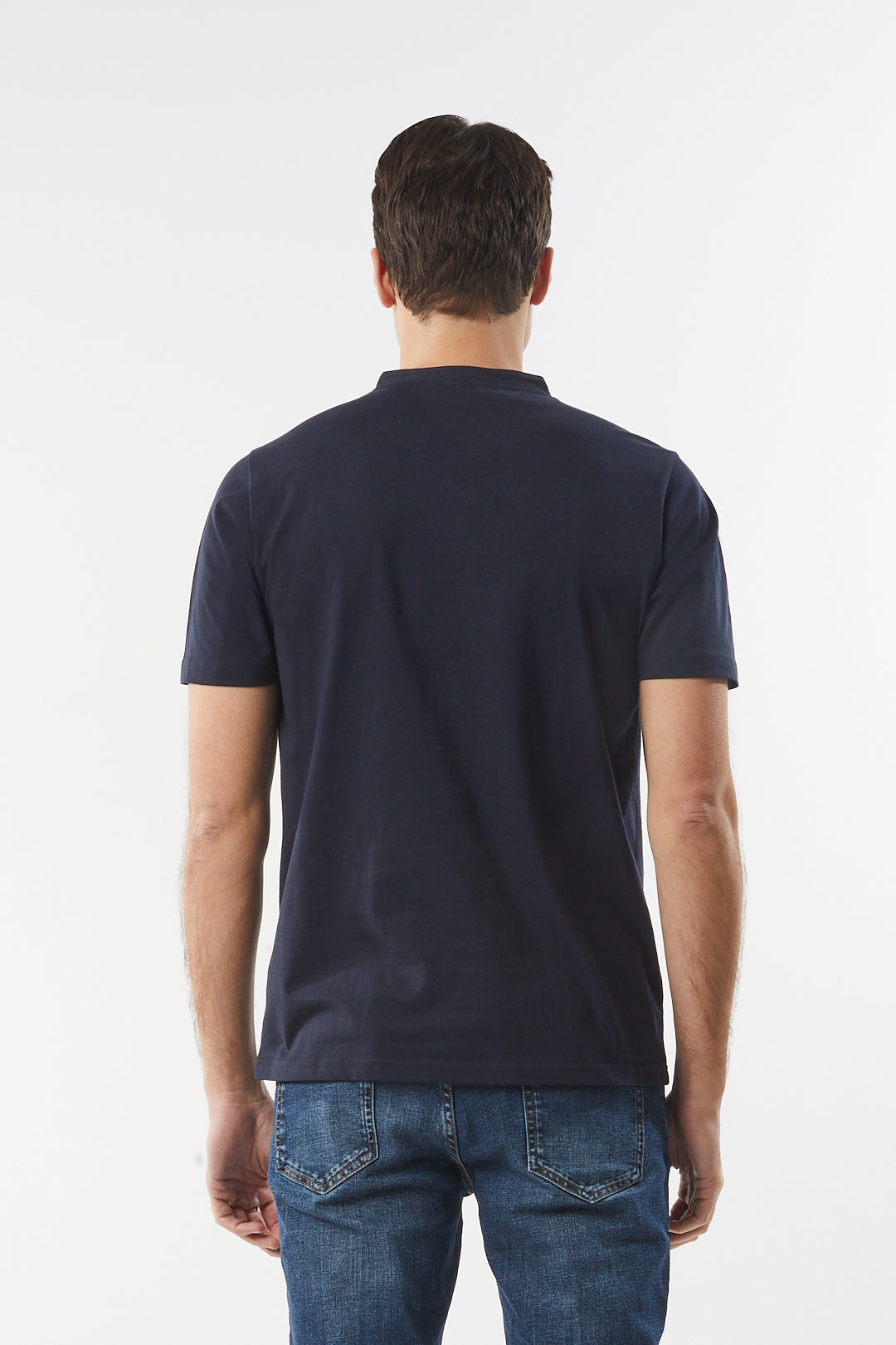 T-shirt serafino con dettagli