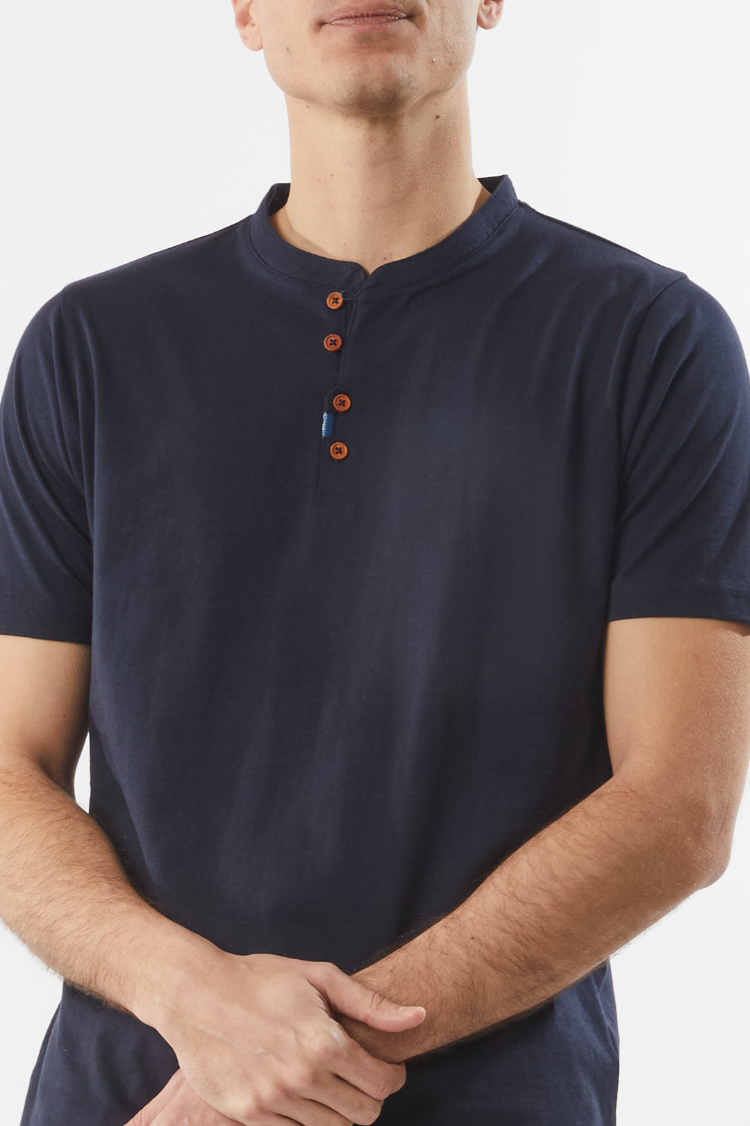 T-shirt serafino con dettagli