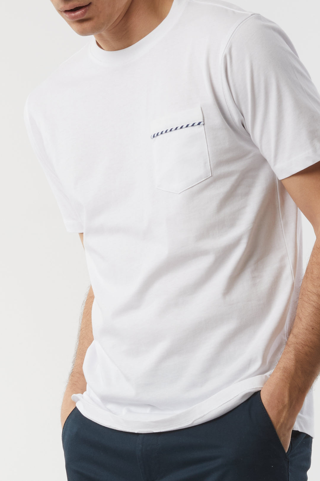 T-shirt con taschino