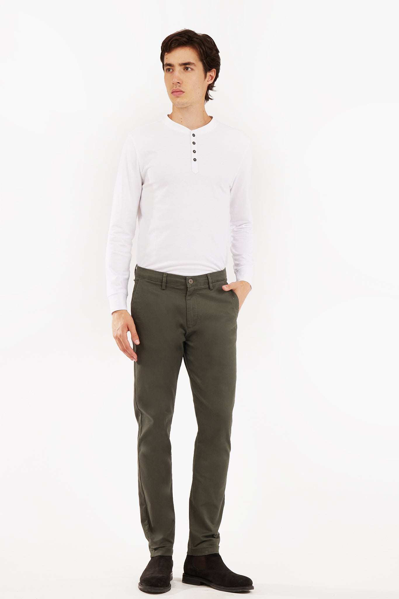 Basic slim fit chinos