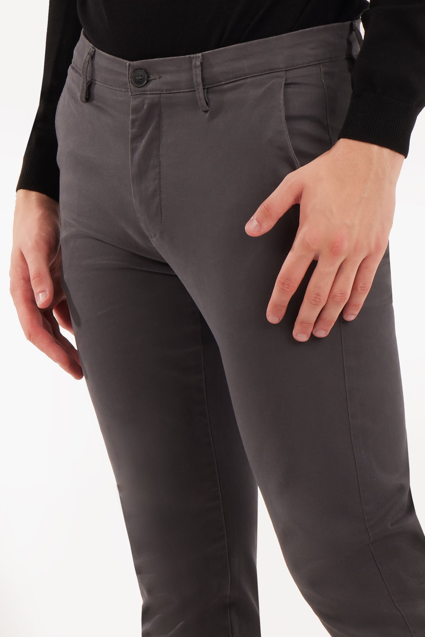 Basic slim fit chinos