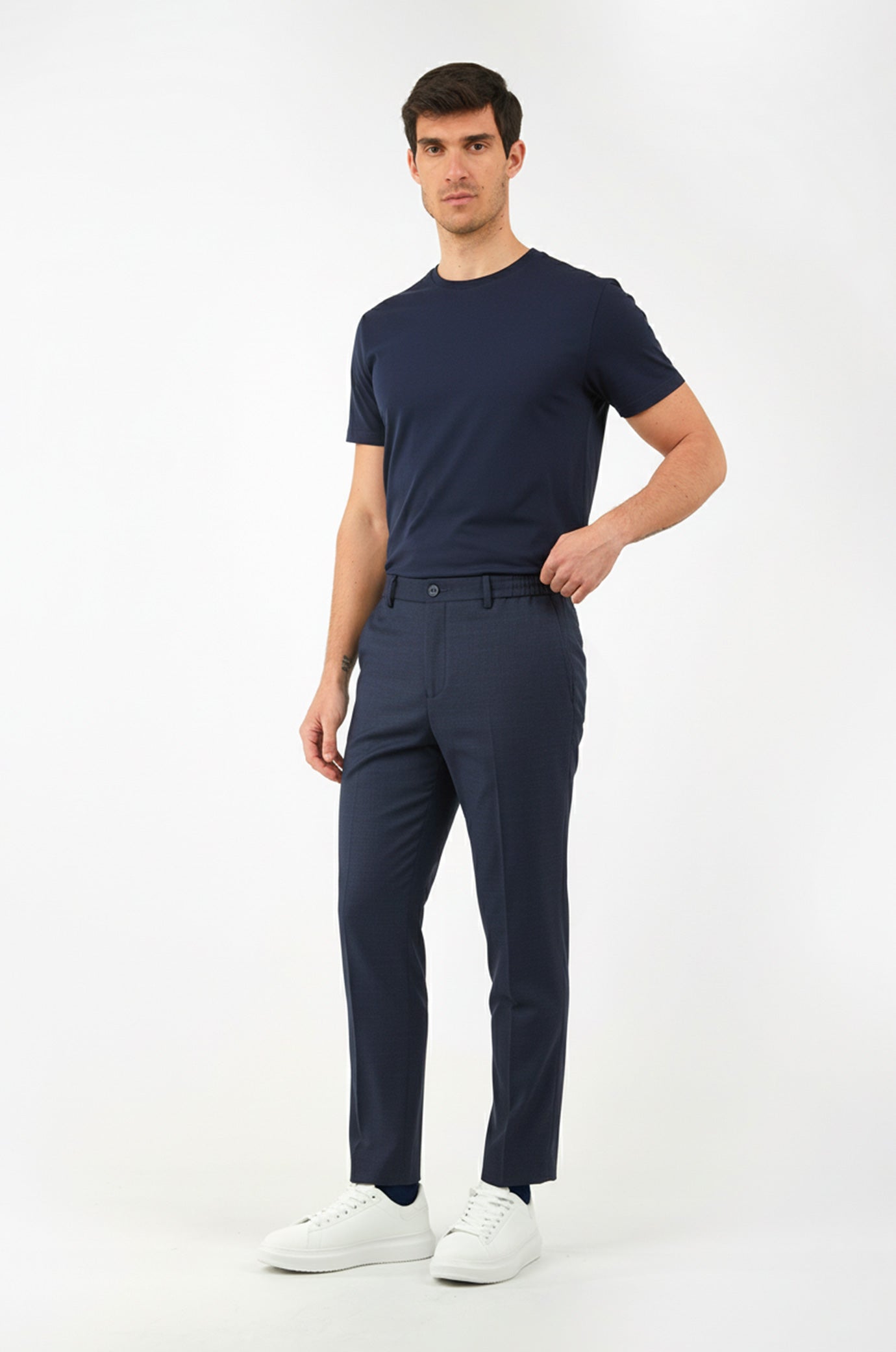 Pantaloni jogger fit taglio classico